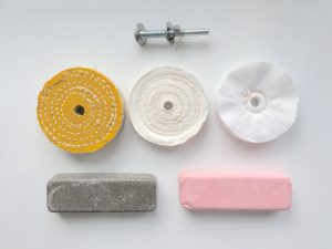 Drill-mounted polishing kit with sisal, stitched and soft mops, mandrel and black and pink compound for steel and chrome